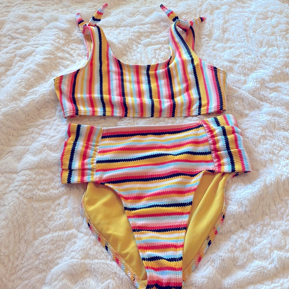 girls bathing suits!